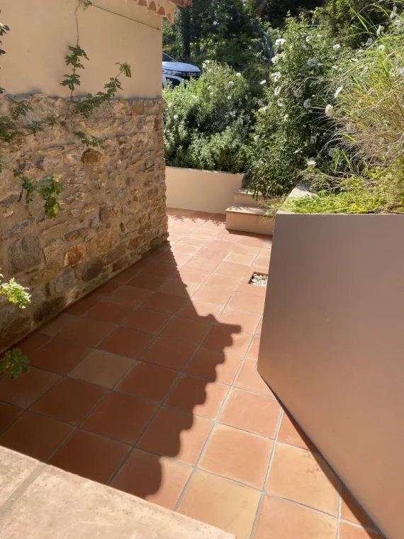 Pose de carreaux en terre cuite, Bormes-les-Mimosas, PL Construction