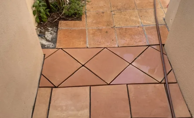 Pose de carreaux en terre cuite, Bormes-les-Mimosas, PL Construction