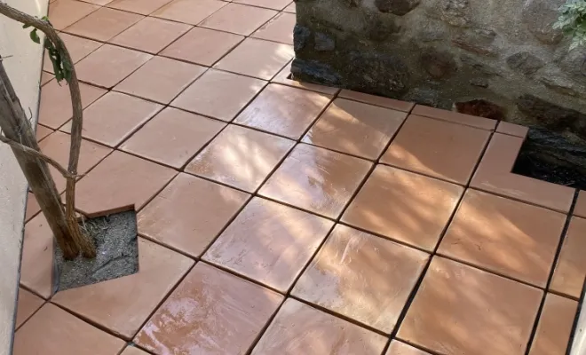 Pose de carreaux en terre cuite, Bormes-les-Mimosas, PL Construction